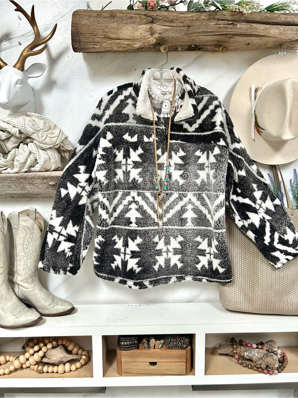 OMBRÉ Aztec Black & White Sherpa boho zip up w southwestern farmhouse vibe